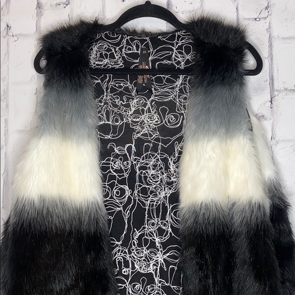 Melissa McCarthy Seven Vest - Picture 2 of 7